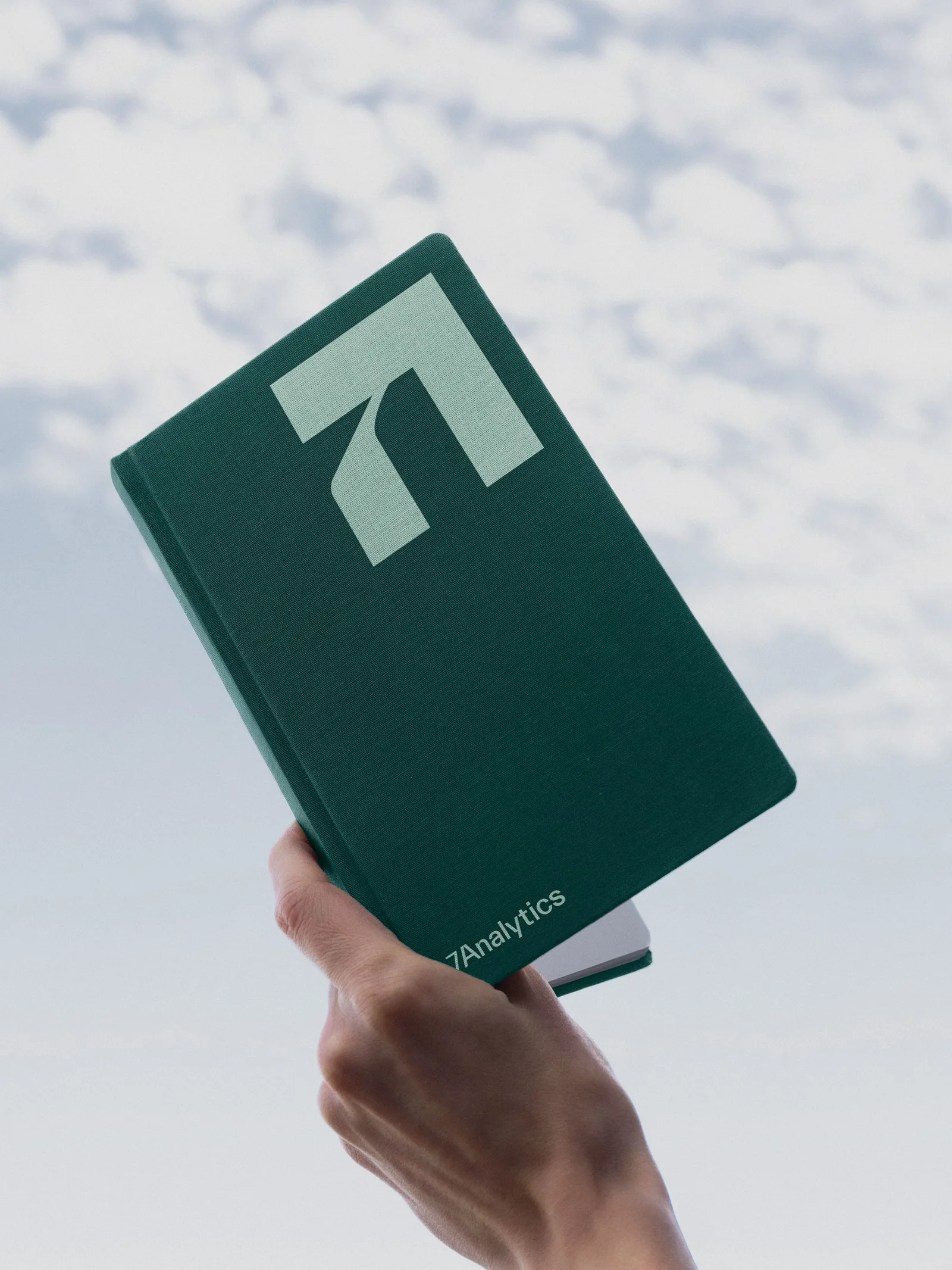 7Analytics brand identity design by Studio Oker (10)